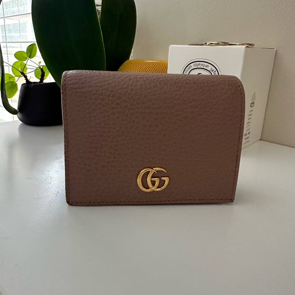 Gucci Taupe Pebbled Leather Card Holder with Gold Double G